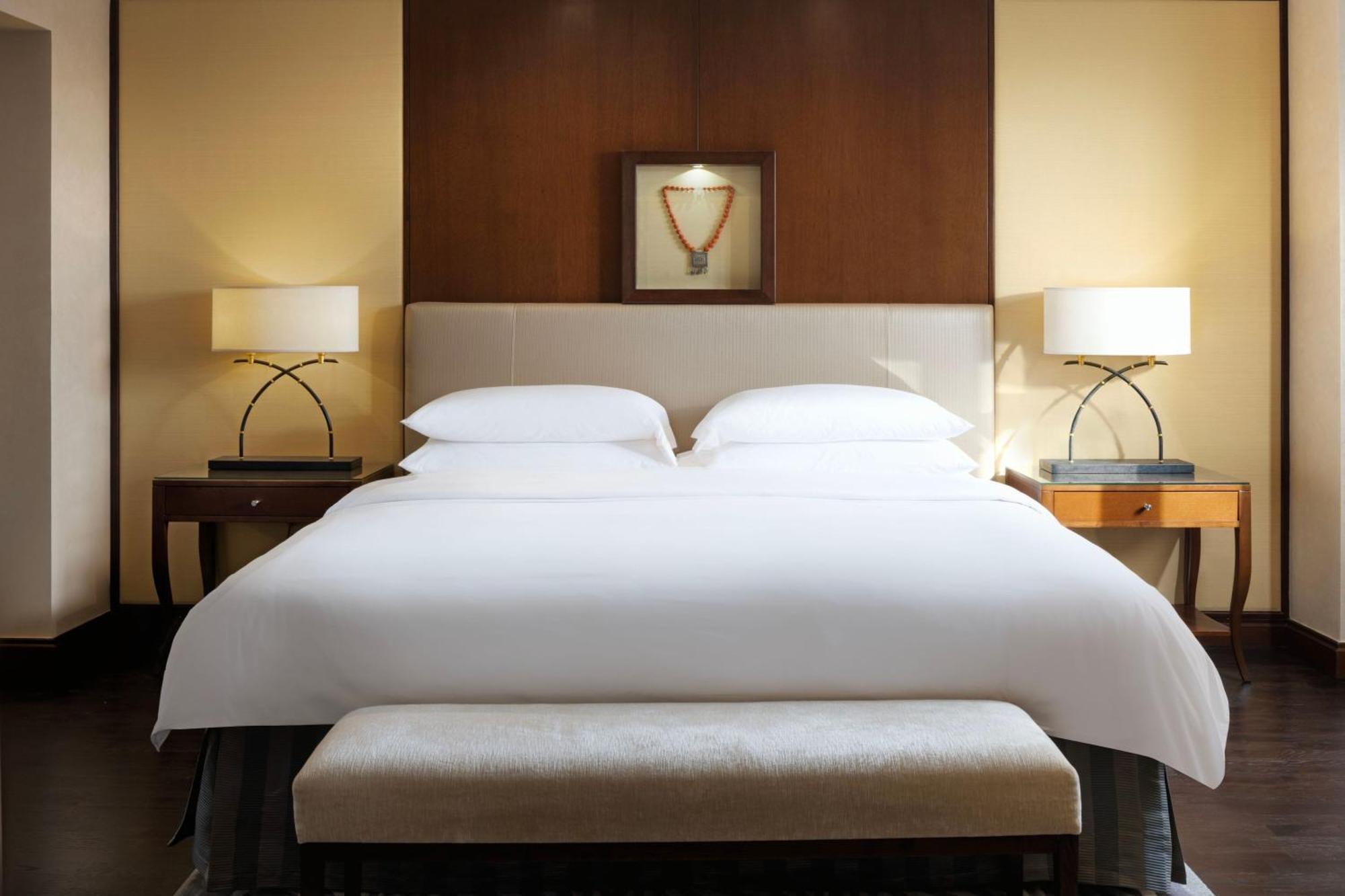 阿曼喜来登酒店 马斯喀特 外观 照片 A bedroom at the Four Seasons Hotel, New York