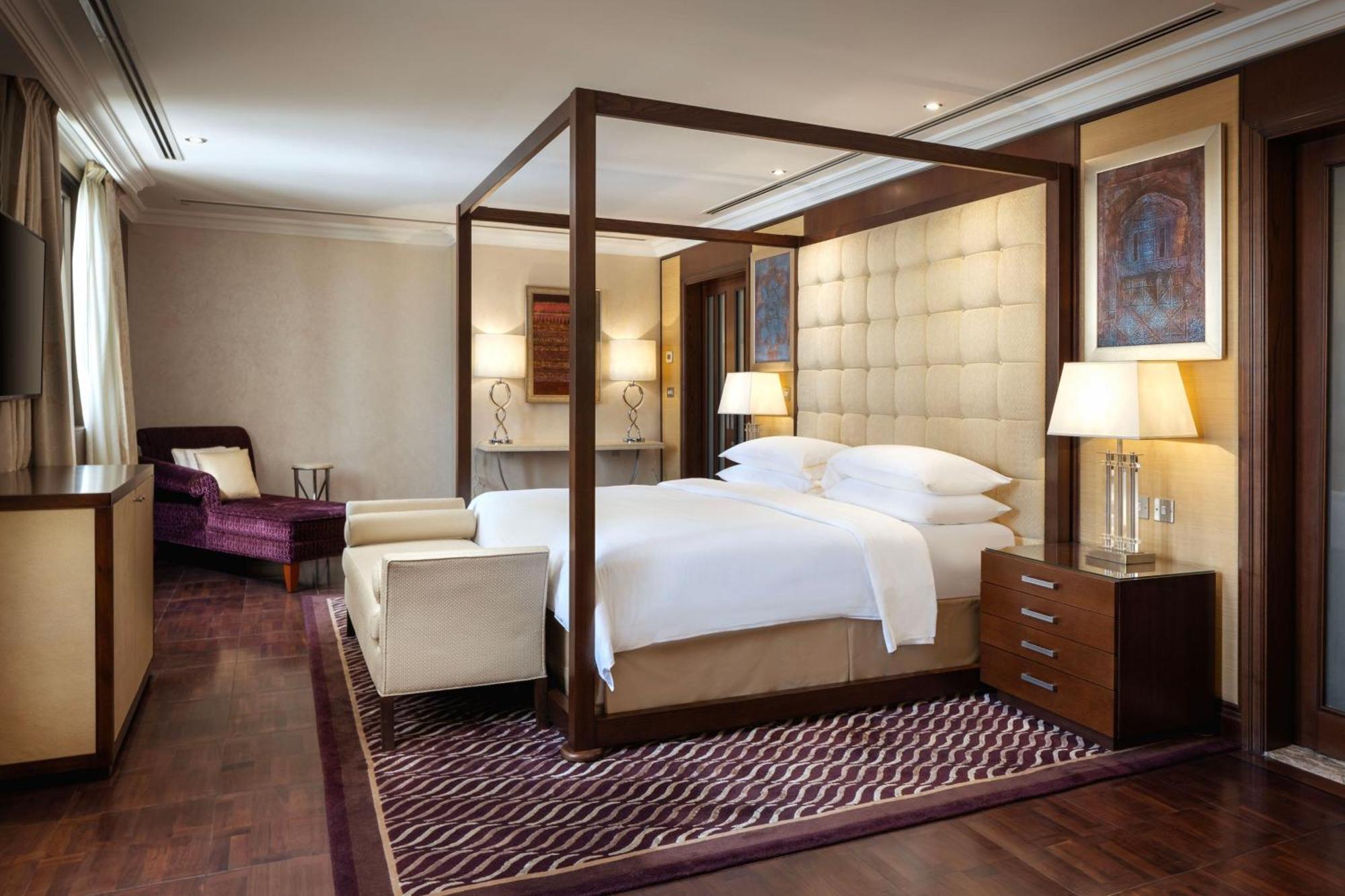 阿曼喜来登酒店 马斯喀特 外观 照片 A bedroom at the hotel