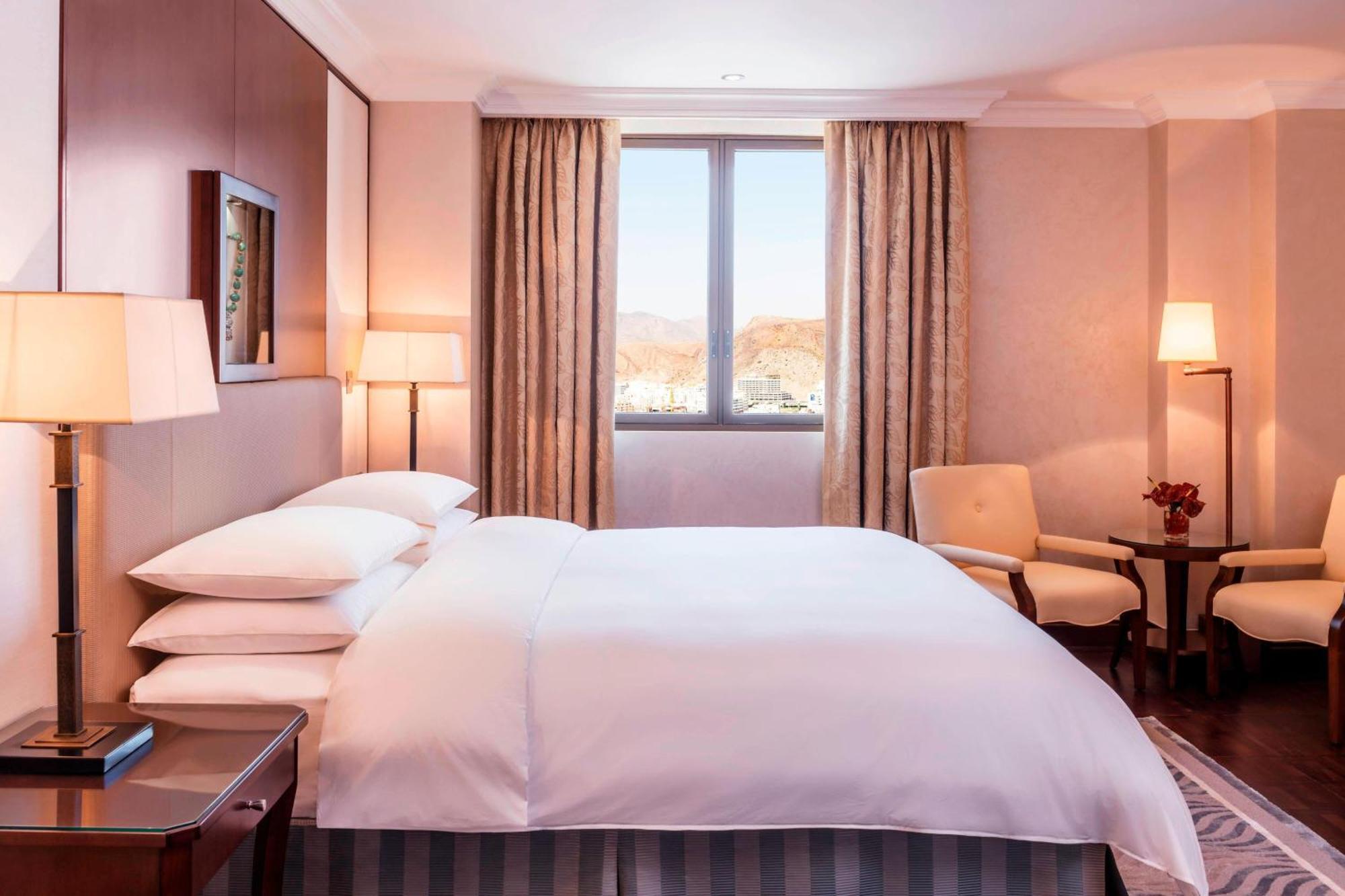 阿曼喜来登酒店 马斯喀特 外观 照片 A room at the InterContinental Vienna