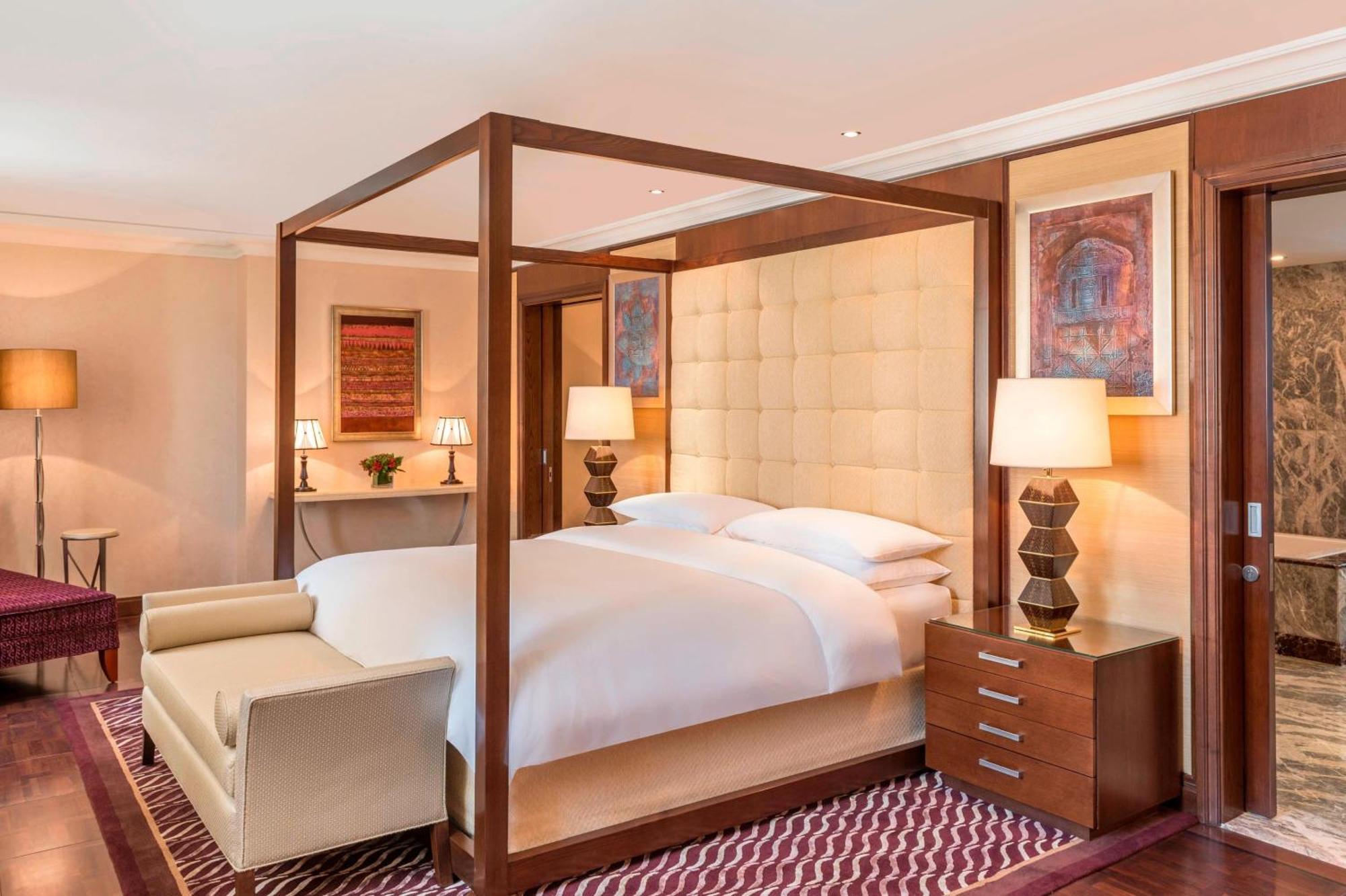 阿曼喜来登酒店 马斯喀特 外观 照片 A bedroom at the hotel